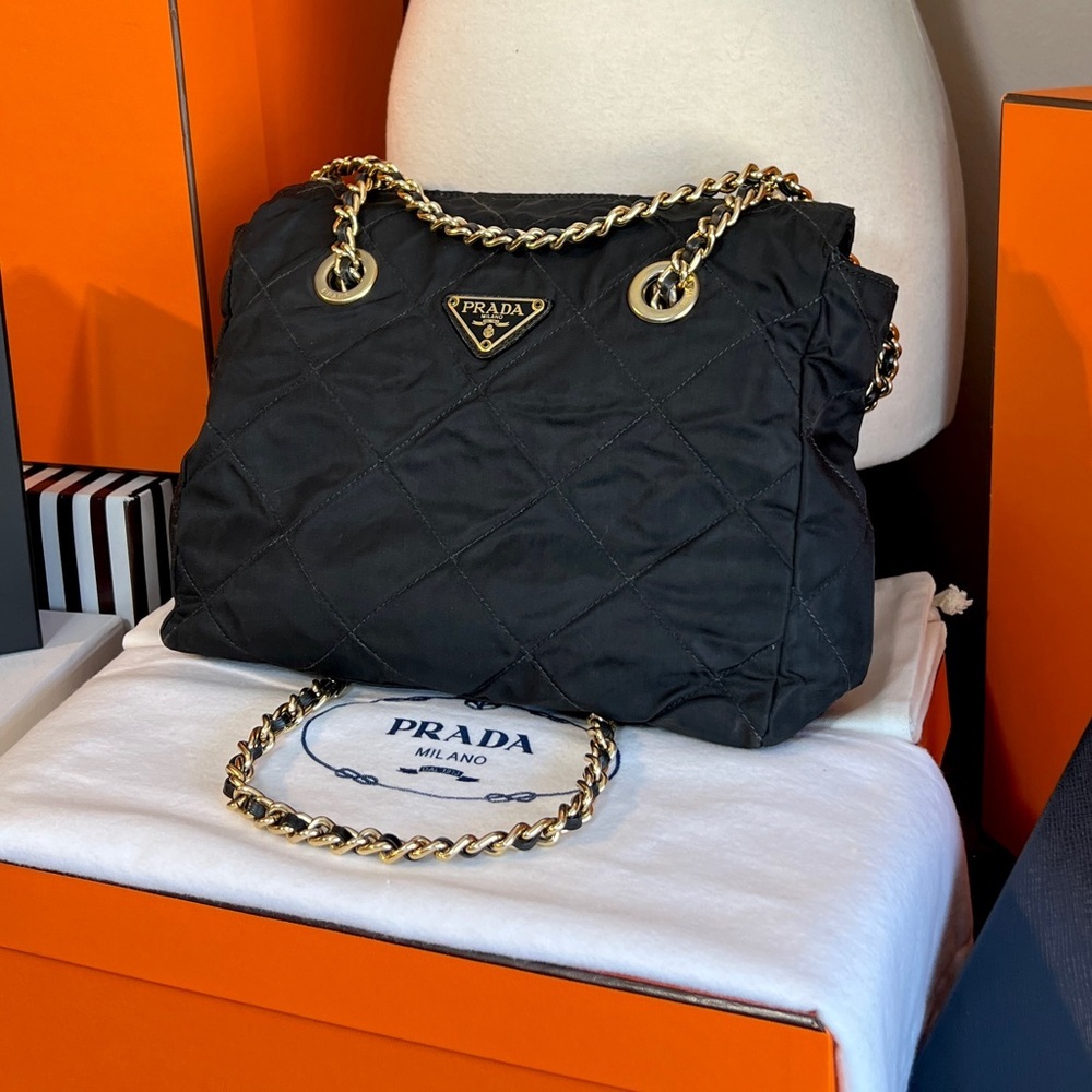 Prada⭐️⭐️Black Quilted Shoulder Bag with Gold Chain. No damages. - Picture 5 of 14